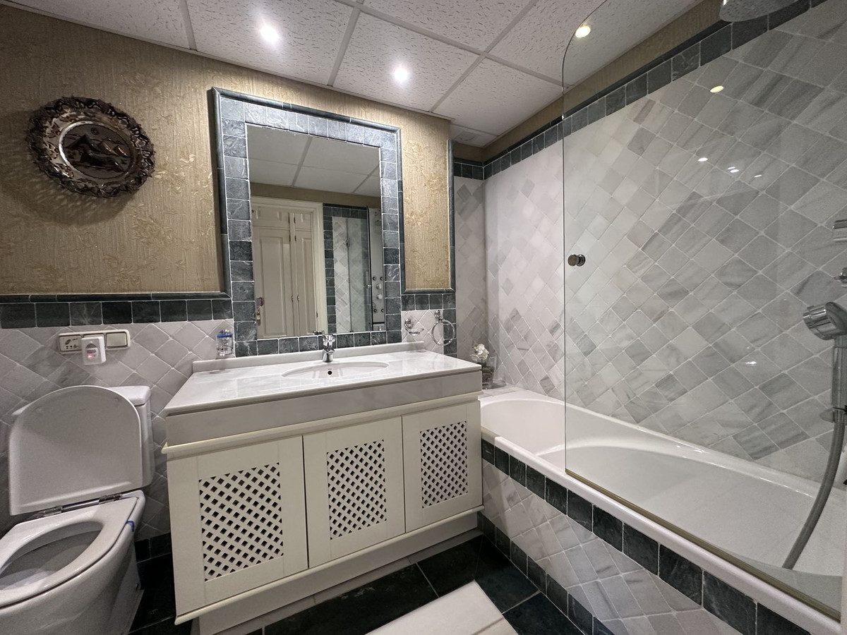 Appartement te koop in The Golden Mile | 4 slaapkamers H5135290