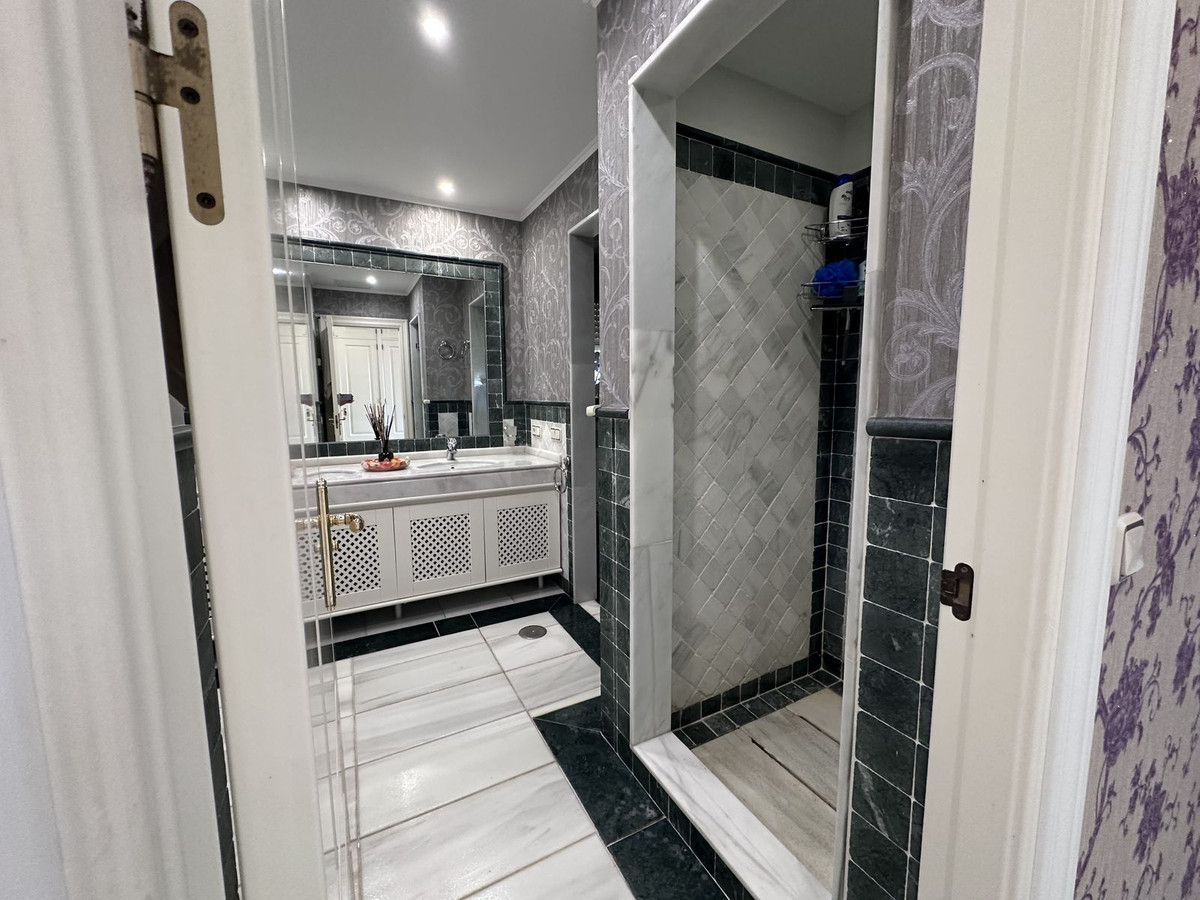 Appartement te koop in The Golden Mile | 4 slaapkamers H5135290