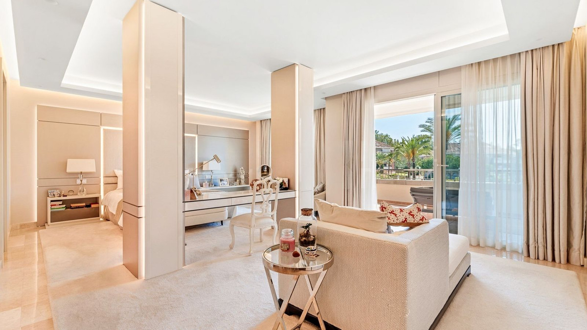 Appartement te koop in The Golden Mile | 4 slaapkamers H5140834
