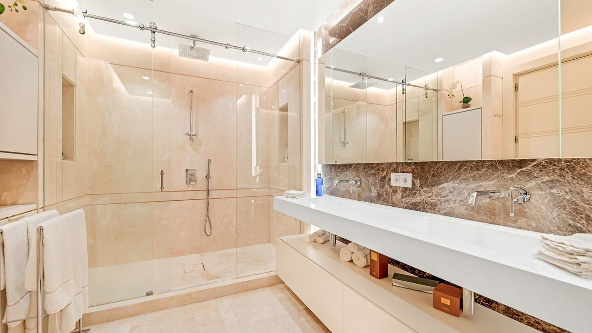Appartement te koop in The Golden Mile | 4 slaapkamers H5140834