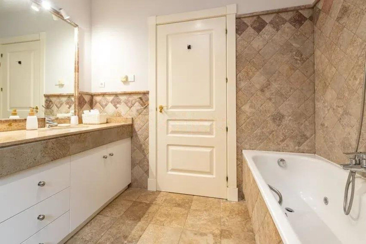 Appartement te koop in The Golden Mile | 3 slaapkamers H5146921