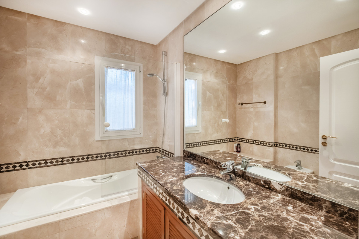 Appartement te koop in The Golden Mile | 3 slaapkamers H5236798