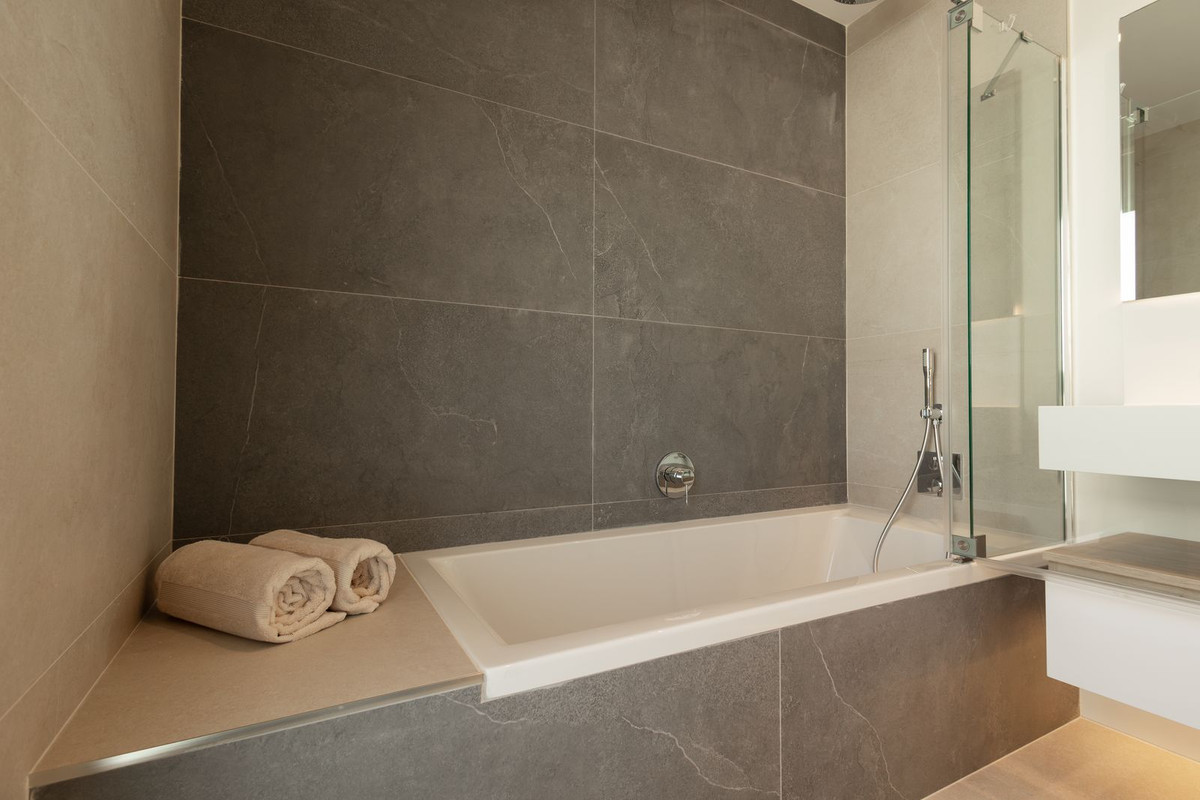 Appartement te koop in The Golden Mile | 3 slaapkamers H5292037