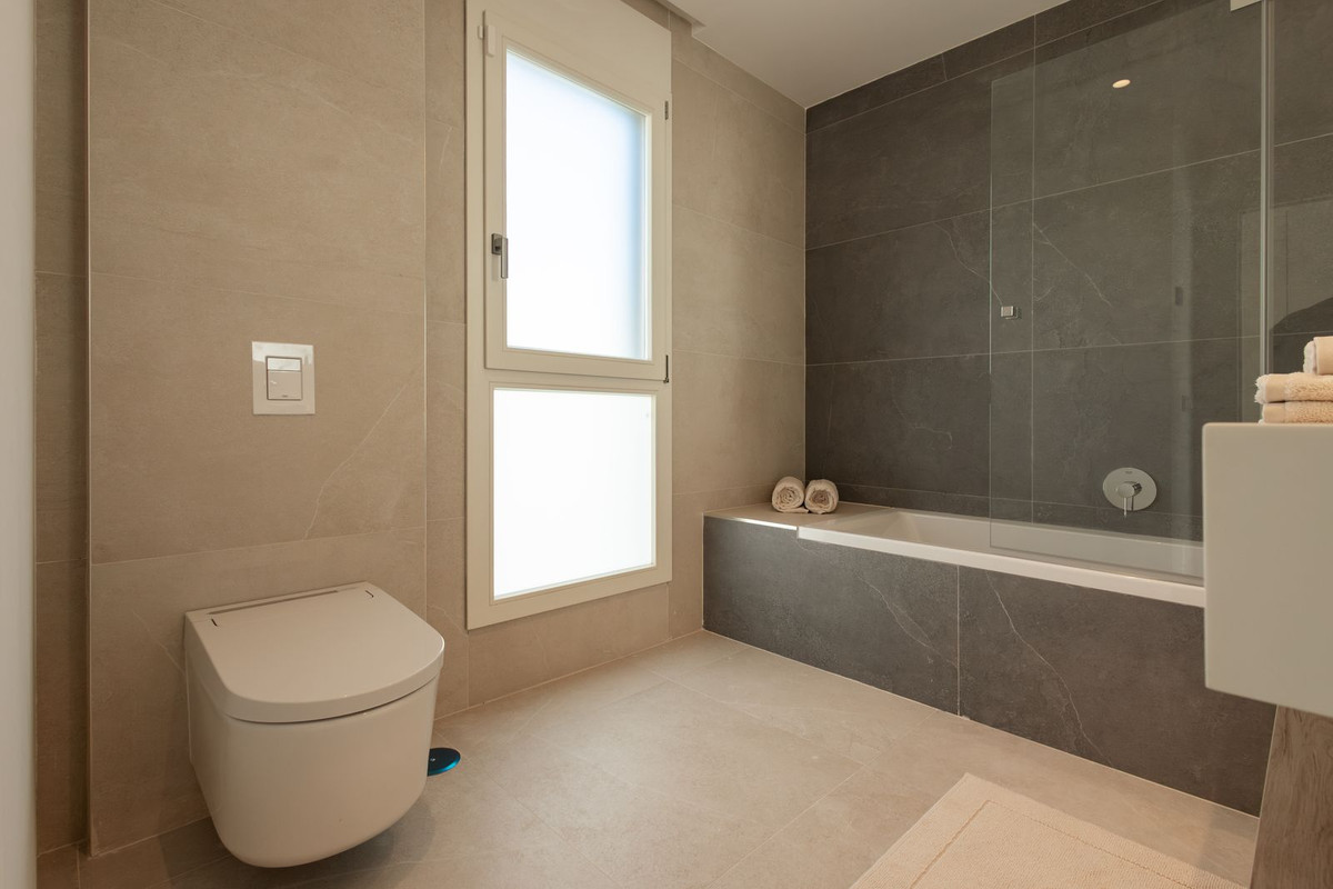 Appartement te koop in The Golden Mile | 3 slaapkamers H5292037