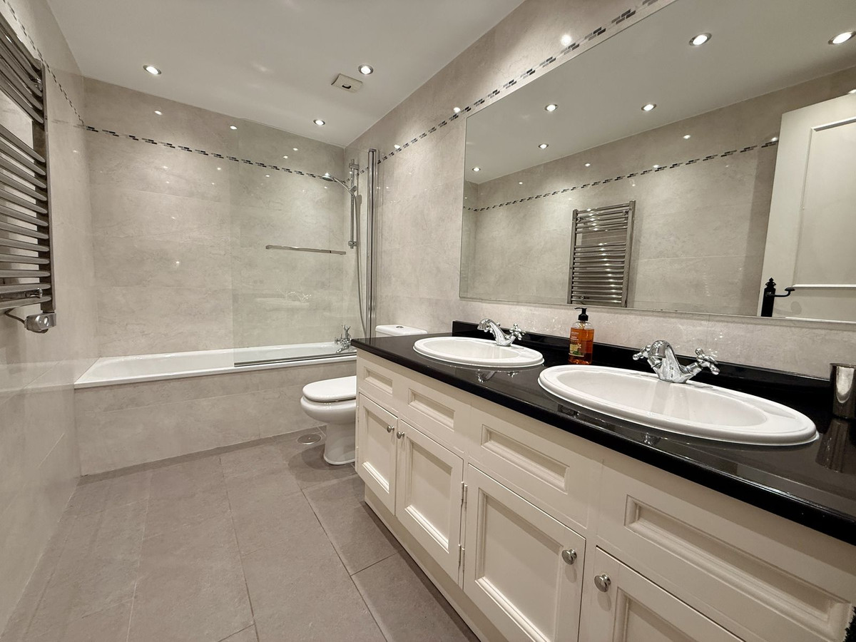 Appartement te koop in The Golden Mile | 2 slaapkamers H5293087