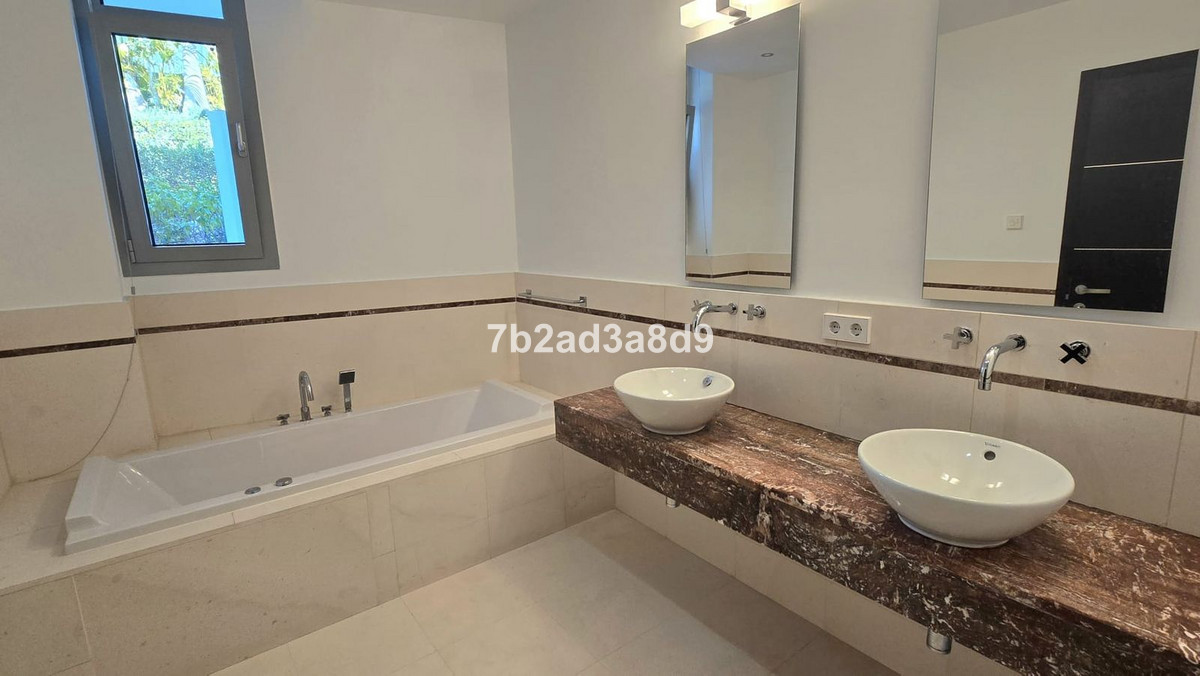 Huis te koop in The Golden Mile | 5 slaapkamers H5305174