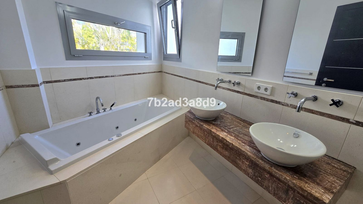 Huis te koop in The Golden Mile | 5 slaapkamers H5305174