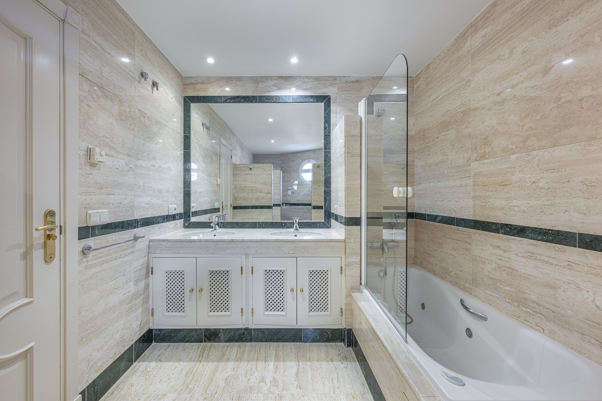 Appartement te koop in The Golden Mile | 2 slaapkamers H5342575