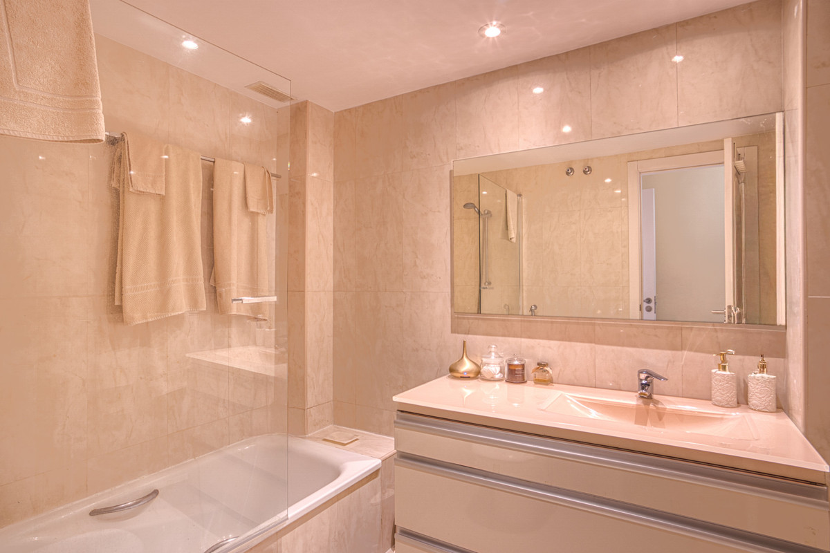 Appartement te koop in The Golden Mile | 3 slaapkamers H5370430