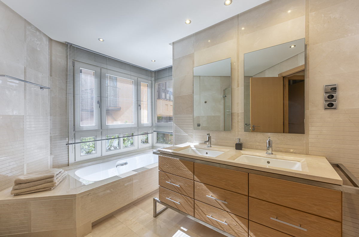 Appartement te koop in The Golden Mile | 3 slaapkamers H5372035