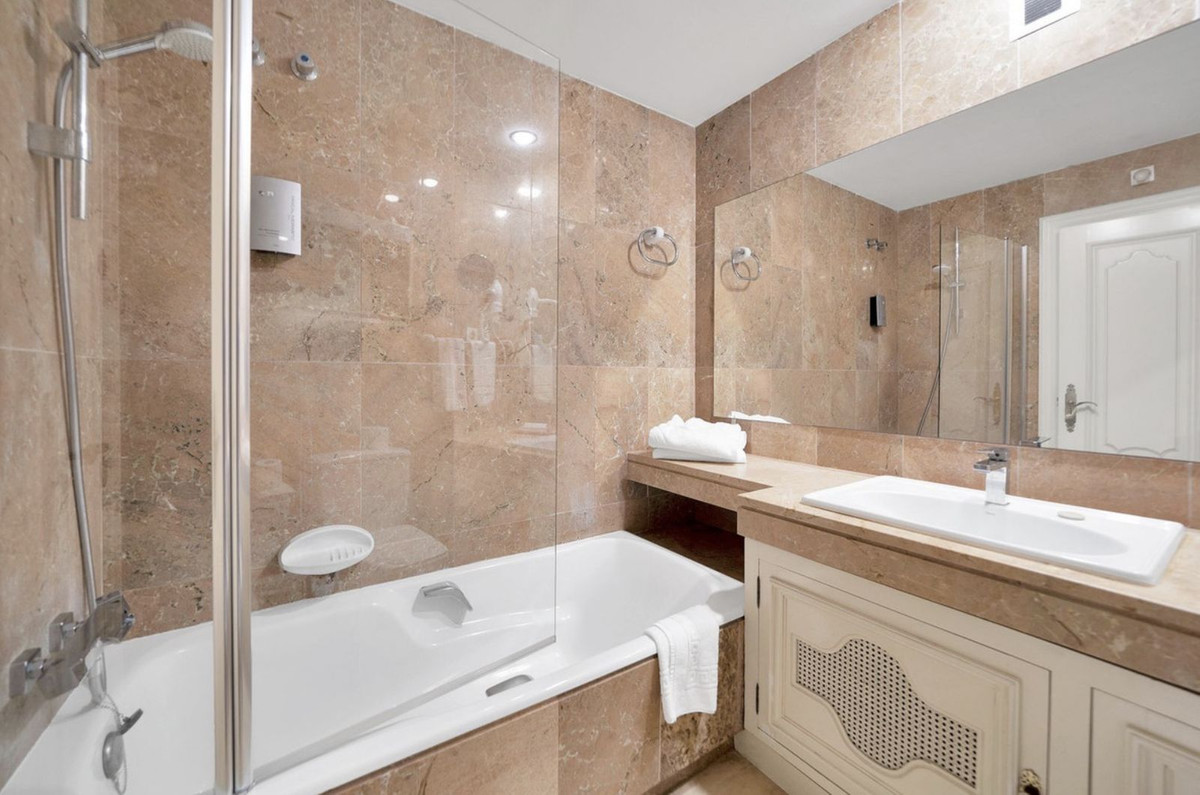 Appartement te koop in The Golden Mile | 3 slaapkamers H5374069