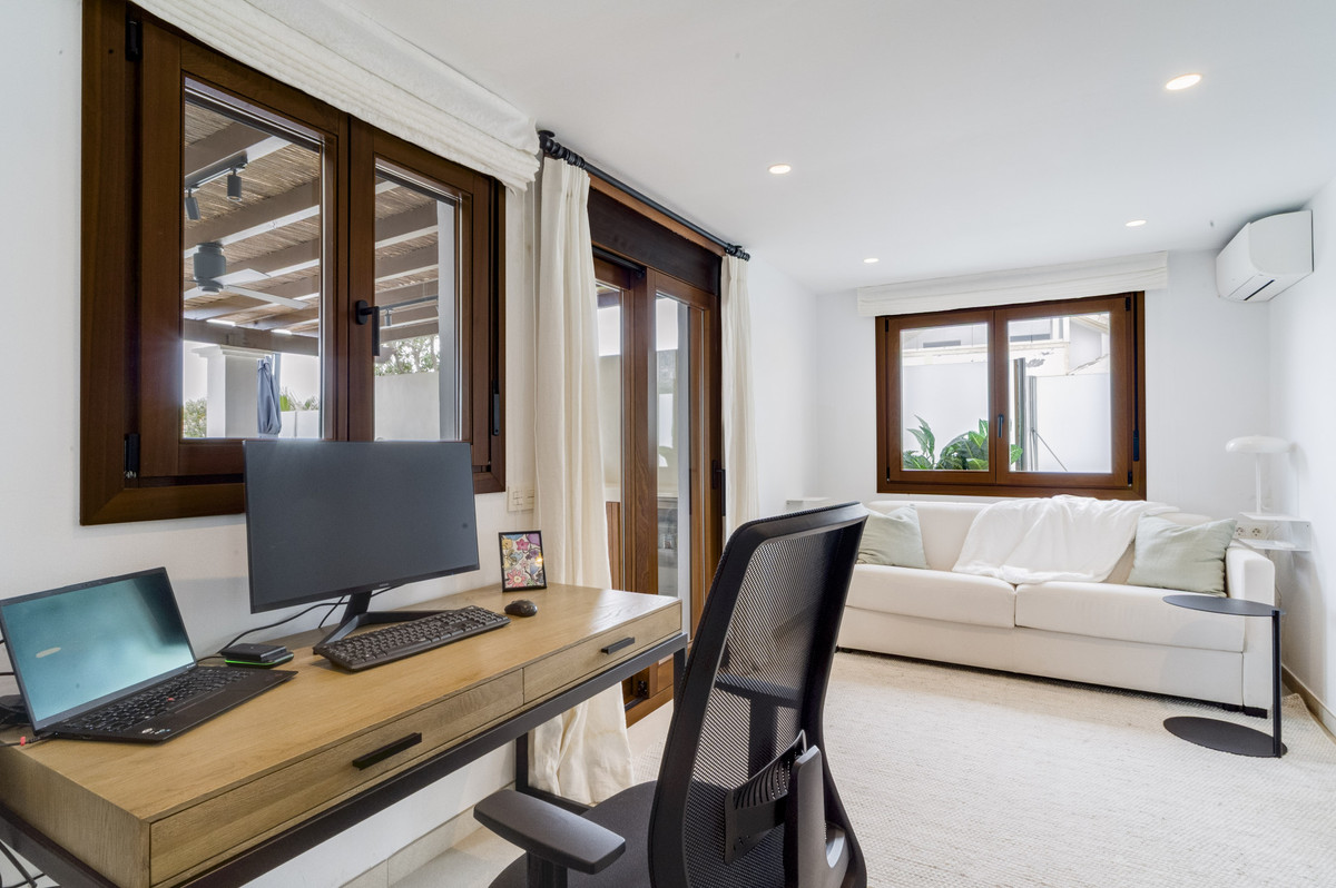 Appartement te koop in The Golden Mile | 3 slaapkamers H5378101