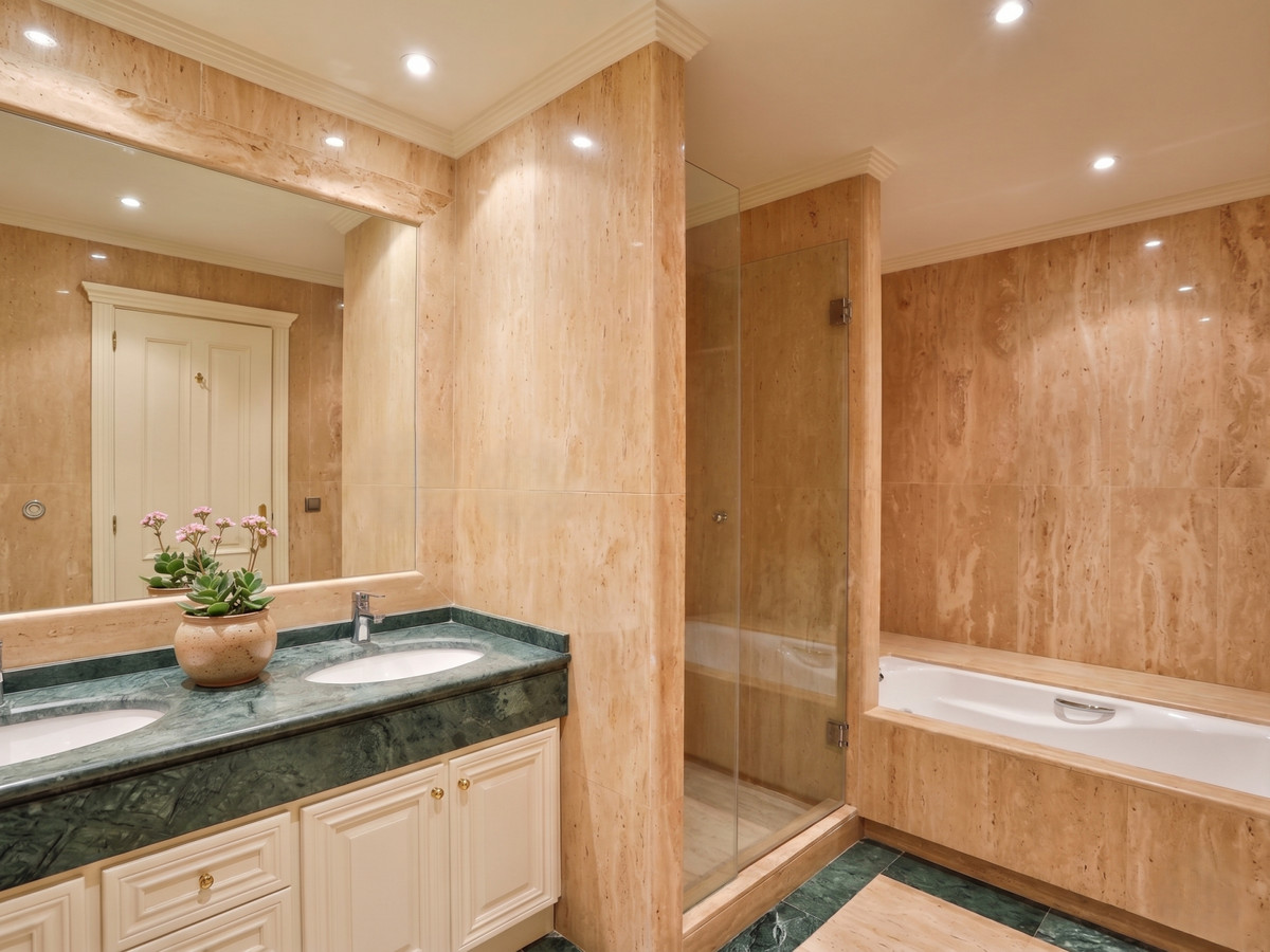 Appartement te koop in The Golden Mile | 3 slaapkamers H5382280