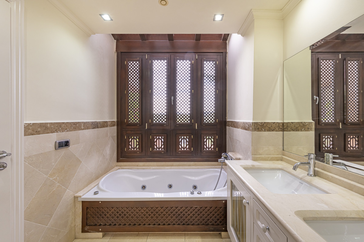 Appartement te koop in The Golden Mile | 4 slaapkamers H5400340
