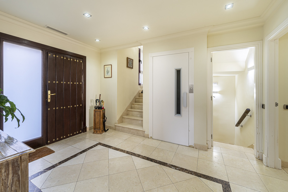 Appartement te koop in The Golden Mile | 4 slaapkamers H5400340