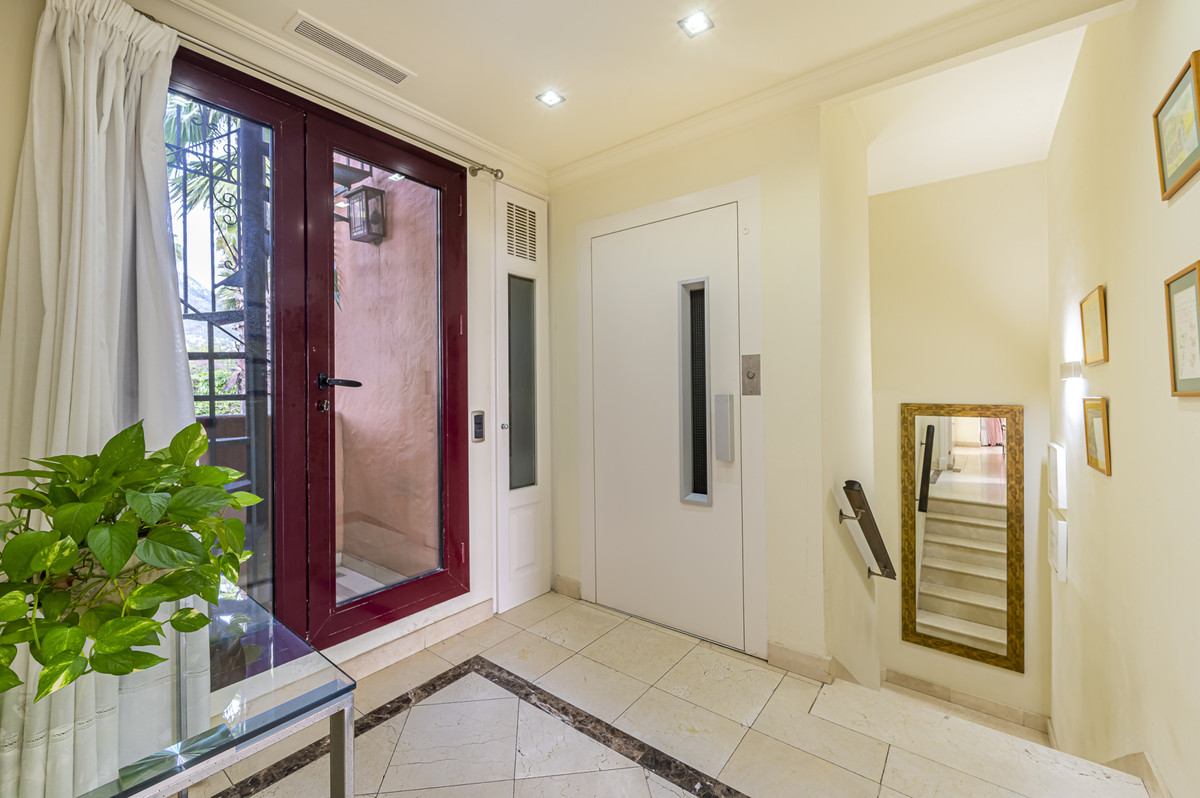 Appartement te koop in The Golden Mile | 4 slaapkamers H5400340