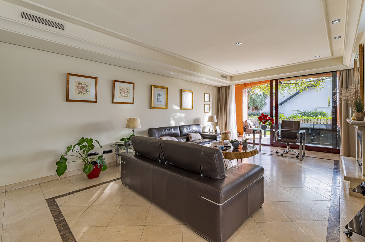 Appartement te koop in The Golden Mile | 4 slaapkamers H5400340