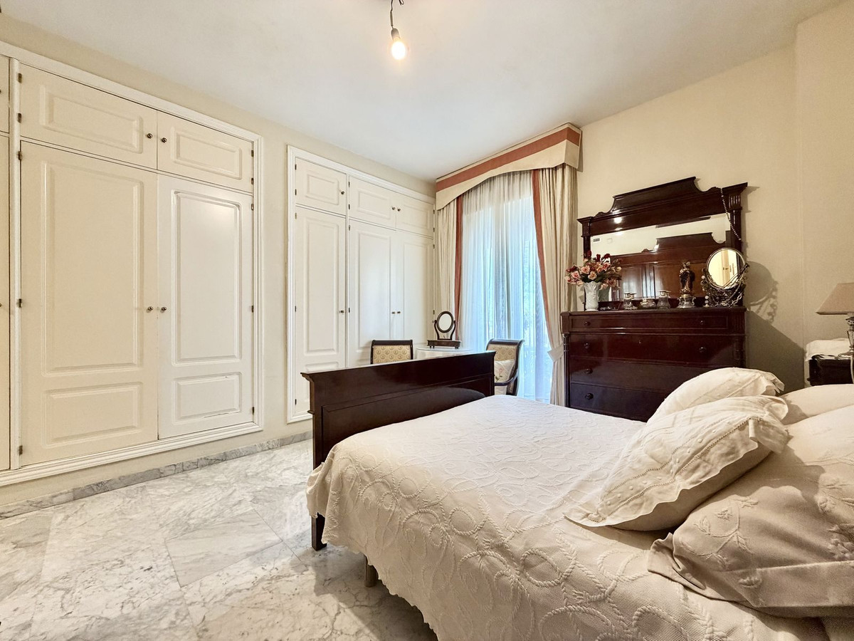 Appartement te koop in The Golden Mile | 4 slaapkamers H5414443