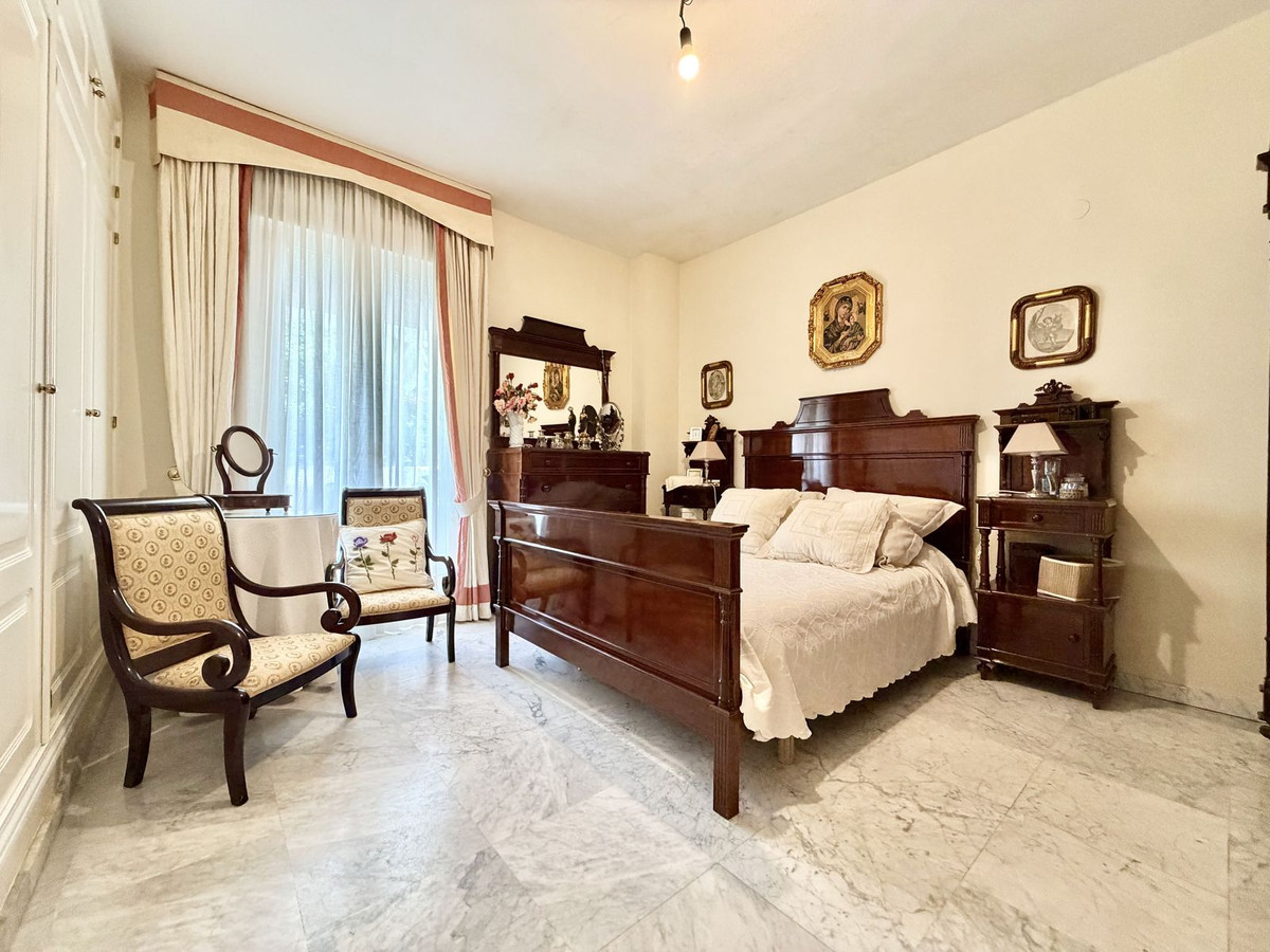 Appartement te koop in The Golden Mile | 4 slaapkamers H5414443