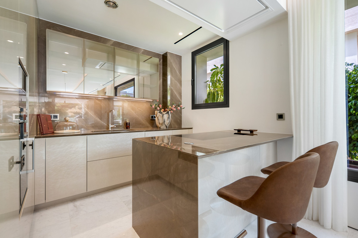 Appartement te koop in The Golden Mile | 4 slaapkamers H5426326