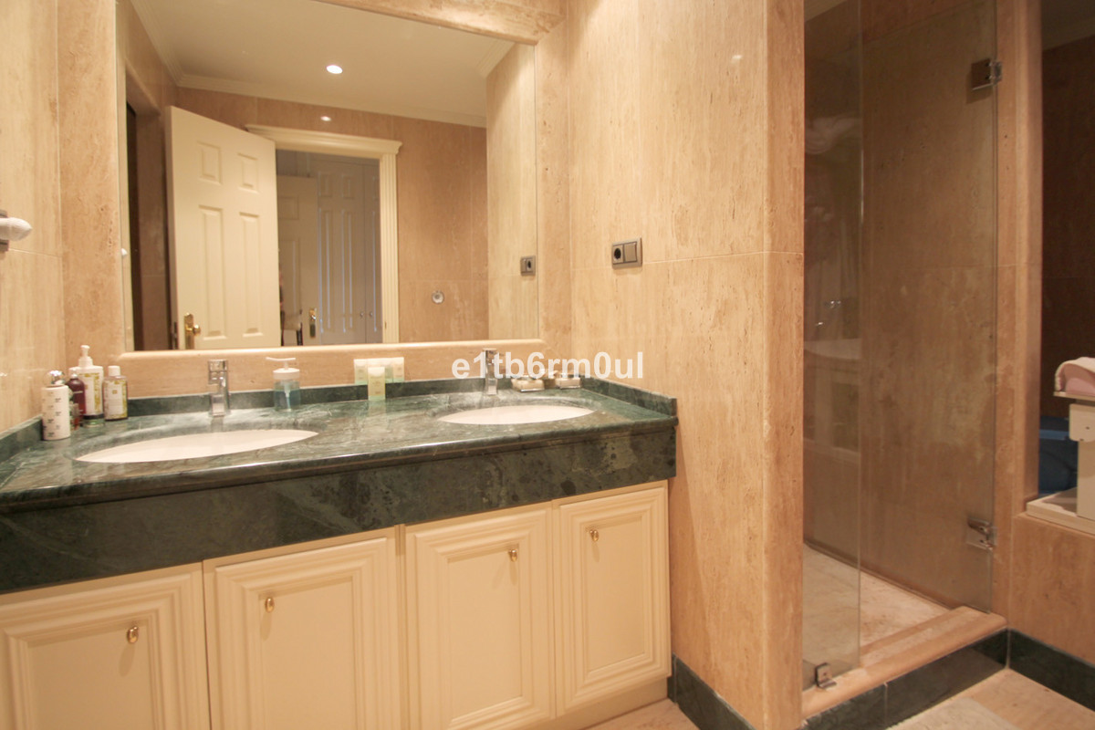 Appartement te koop in The Golden Mile | 3 slaapkamers H5441530