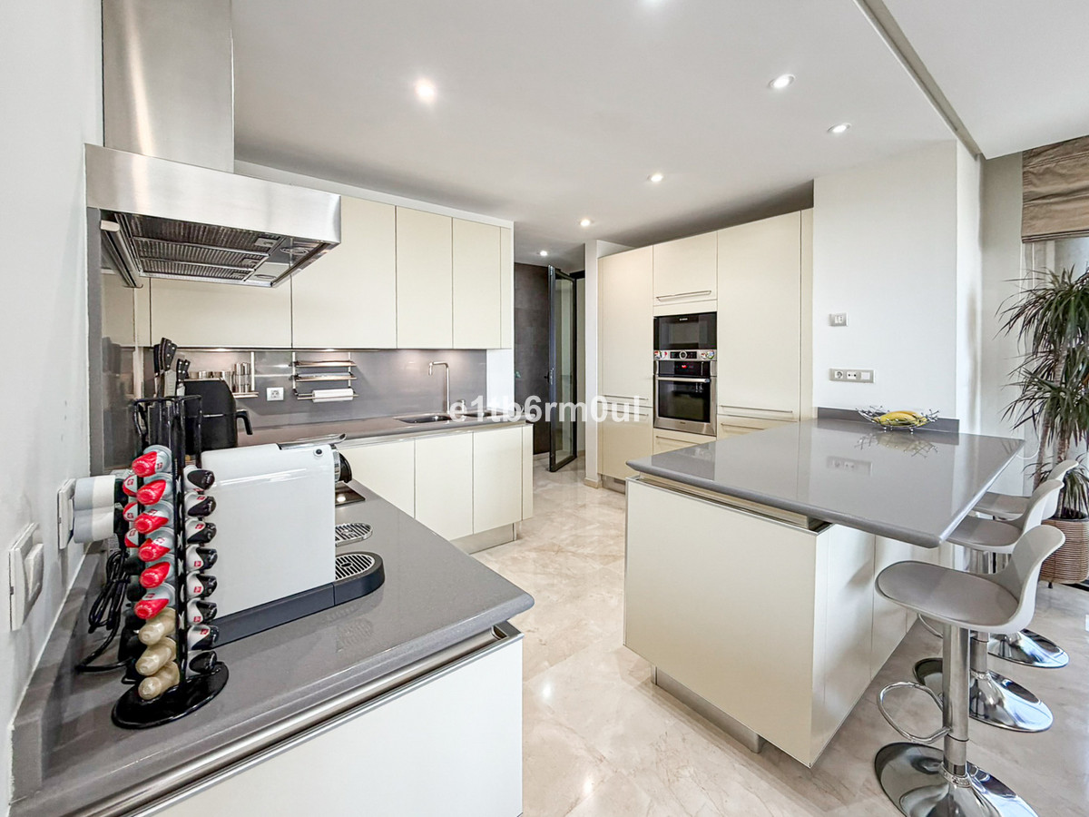 Appartement te koop in The Golden Mile | 3 slaapkamers H5464195