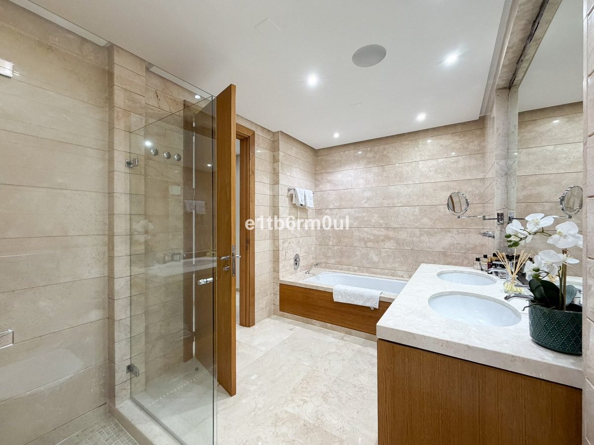 Appartement te koop in The Golden Mile | 3 slaapkamers H5464195