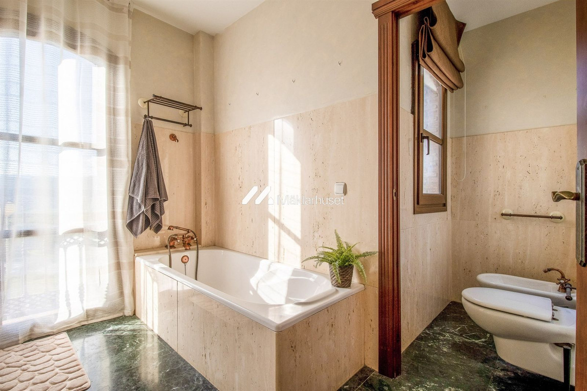 Appartement te koop in Torre del Mar | 6 slaapkamers H5144848
