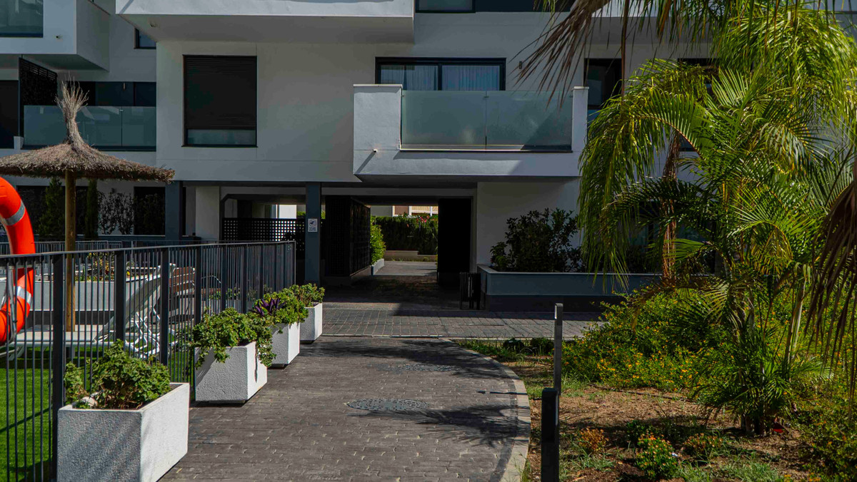 Apartment for sale in Torremolinos | 3 bedrooms H5116462