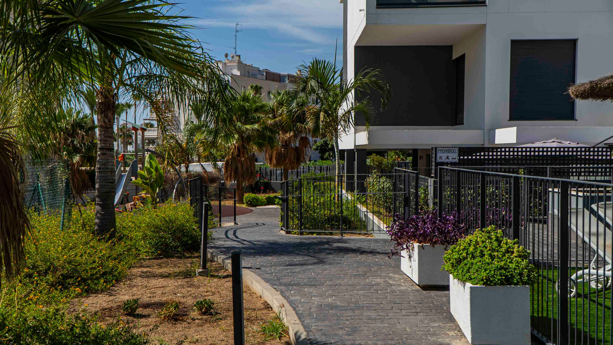 Apartment for sale in Torremolinos | 3 bedrooms H5116462