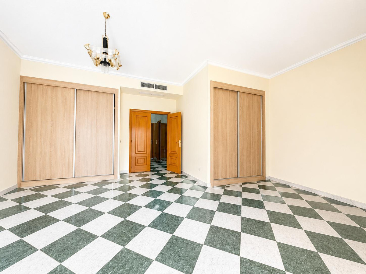 Appartement te koop in Torremolinos | 4 slaapkamers H5398063