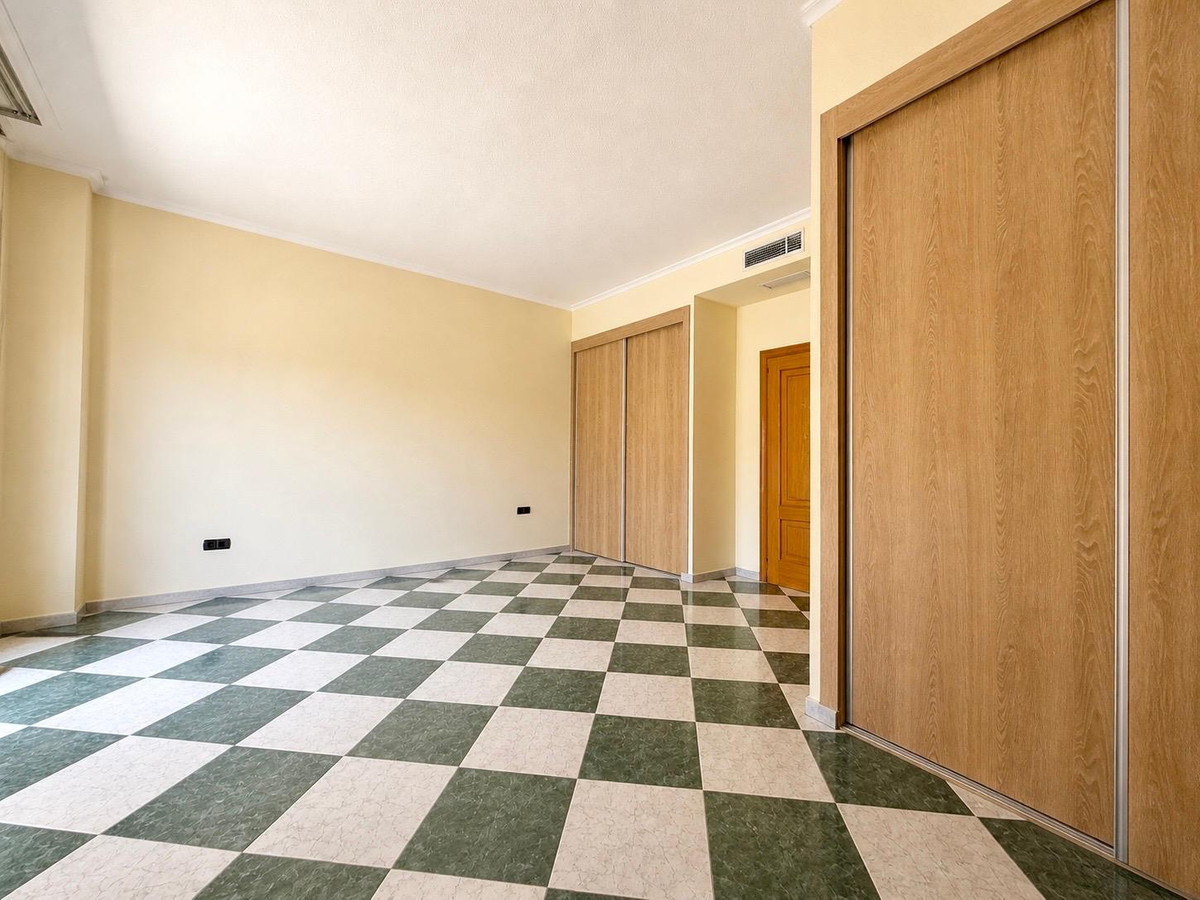 Appartement te koop in Torremolinos | 4 slaapkamers H5398063