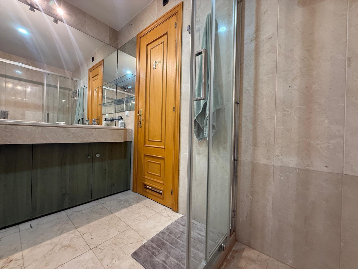 Appartement te koop in Torremolinos | 4 slaapkamers H5398063