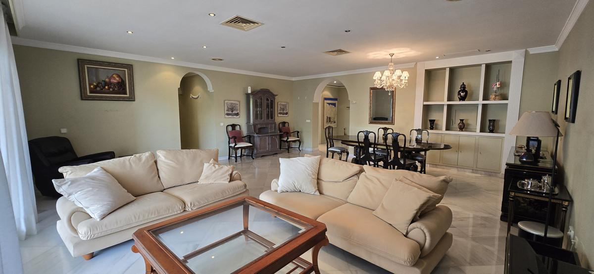 Appartement te koop in Torremolinos Centro | 4 slaapkamers H5130133