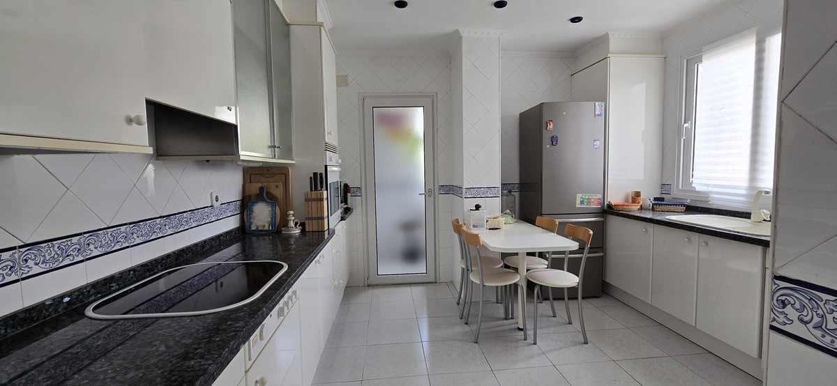 Appartement te koop in Torremolinos Centro | 4 slaapkamers H5130133