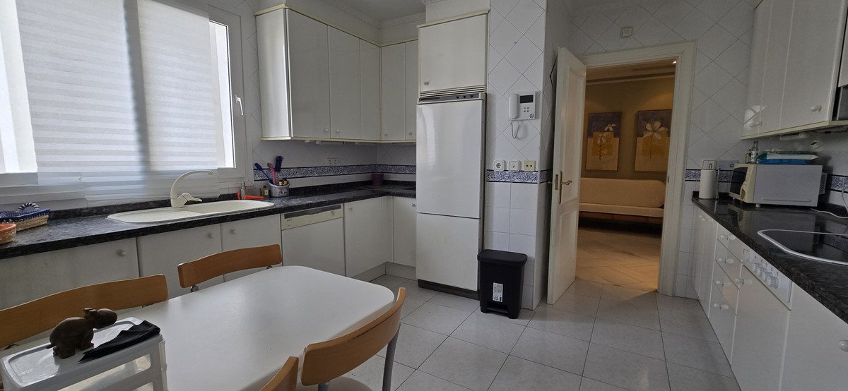 Appartement te koop in Torremolinos Centro | 4 slaapkamers H5130133