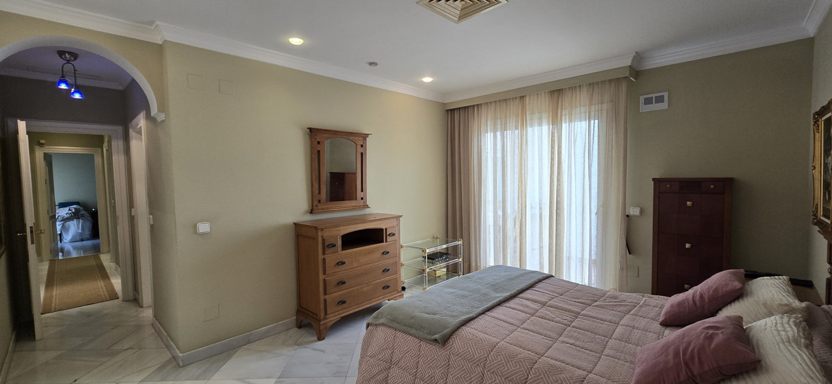 Appartement te koop in Torremolinos Centro | 4 slaapkamers H5130133