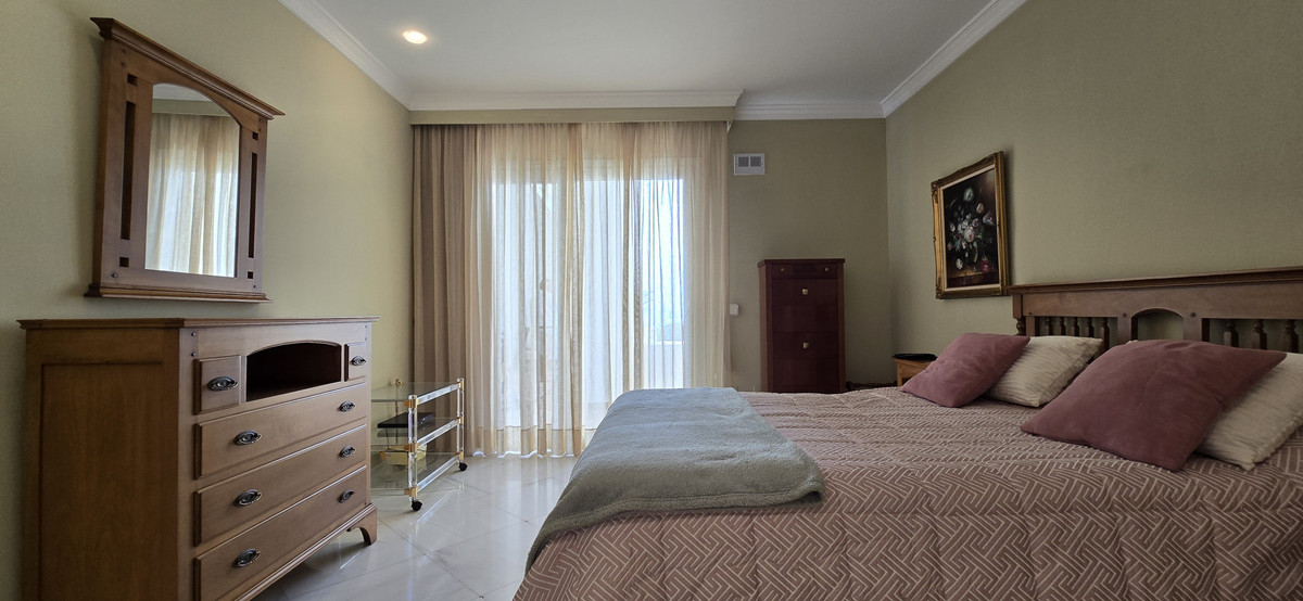 Appartement te koop in Torremolinos Centro | 4 slaapkamers H5130133