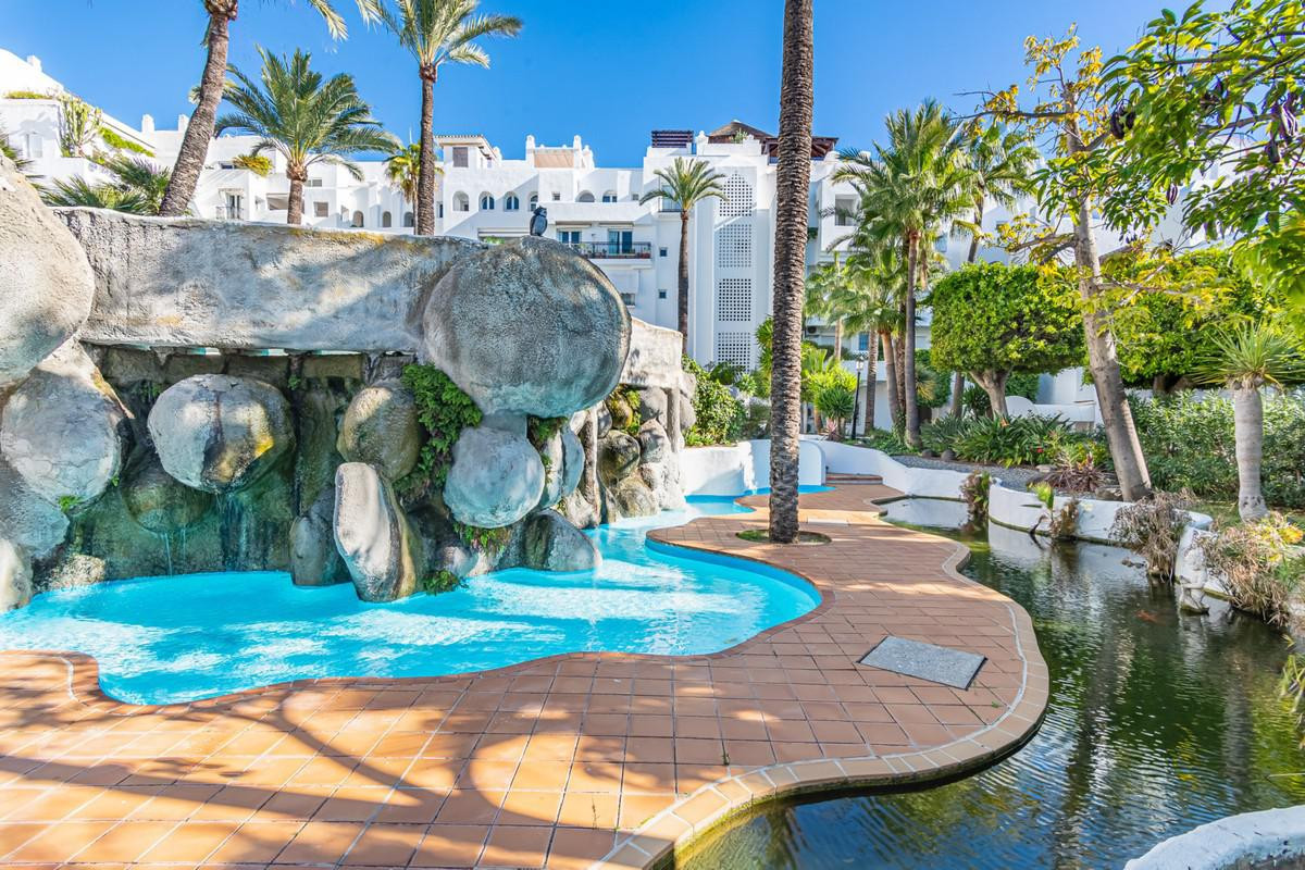 Appartement te koop in Torremolinos Centro | 4 slaapkamers H5130133