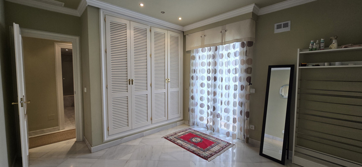 Appartement te koop in Torremolinos Centro | 4 slaapkamers H5130133