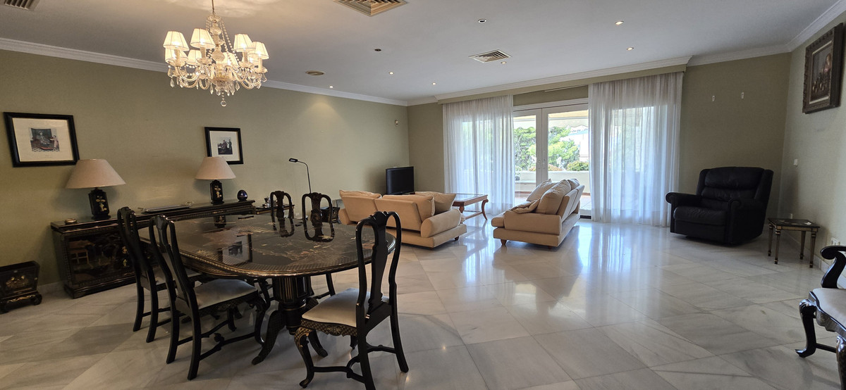 Appartement te koop in Torremolinos Centro | 4 slaapkamers H5130133