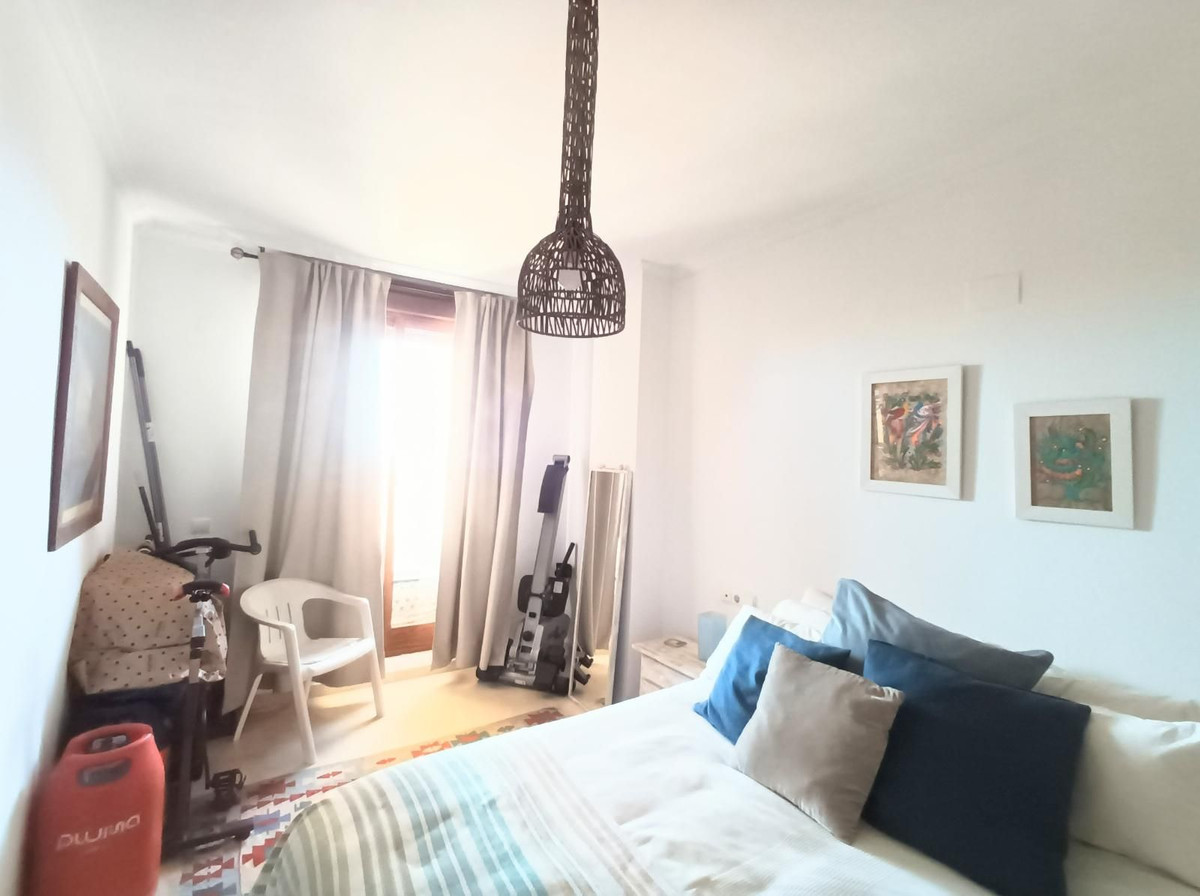 Appartement te koop in Torrequebrada | 4 slaapkamers H5062576