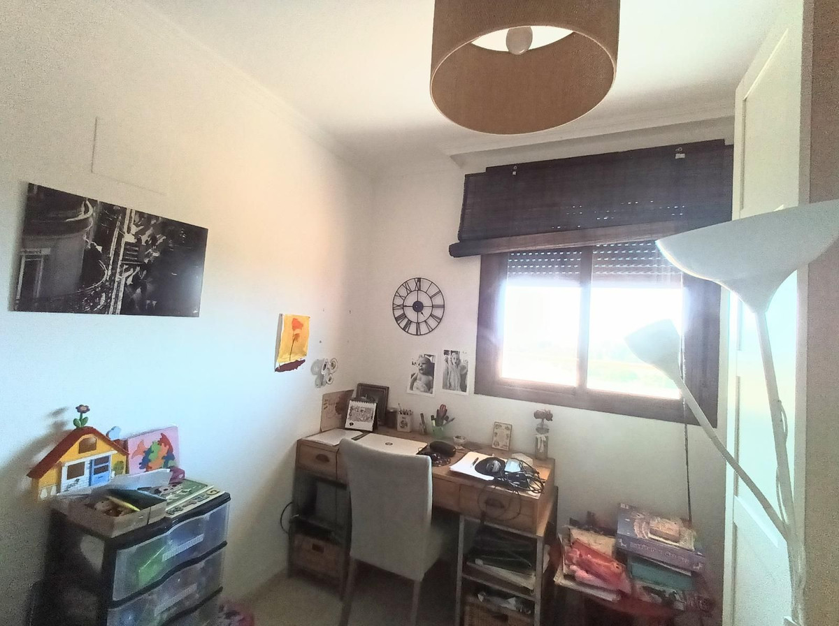 Appartement te koop in Torrequebrada | 4 slaapkamers H5062576