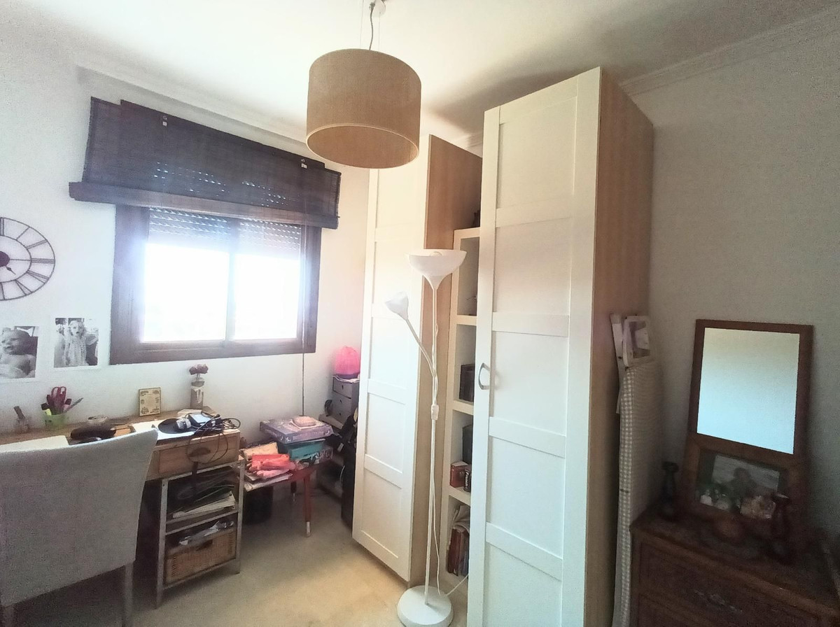 Appartement te koop in Torrequebrada | 4 slaapkamers H5062576
