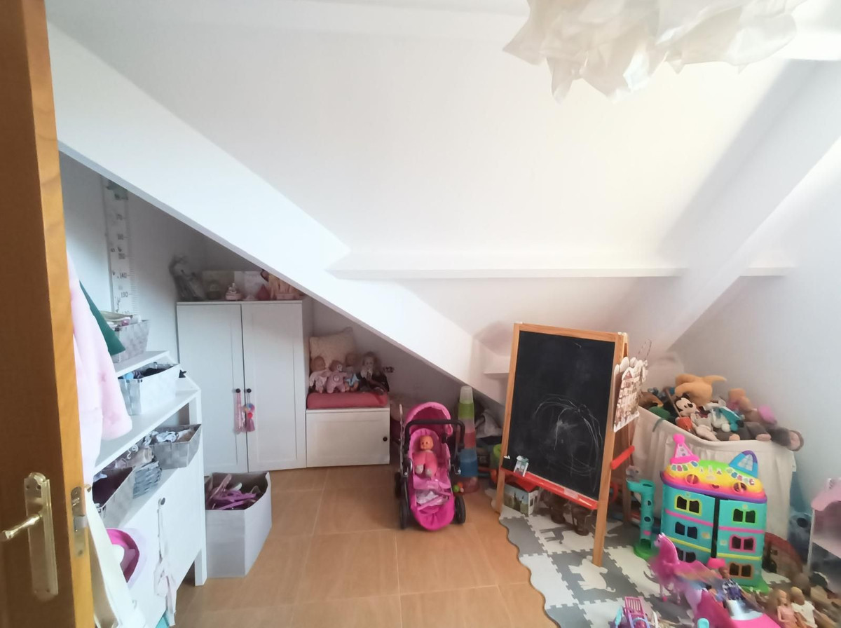 Appartement te koop in Torrequebrada | 4 slaapkamers H5062576