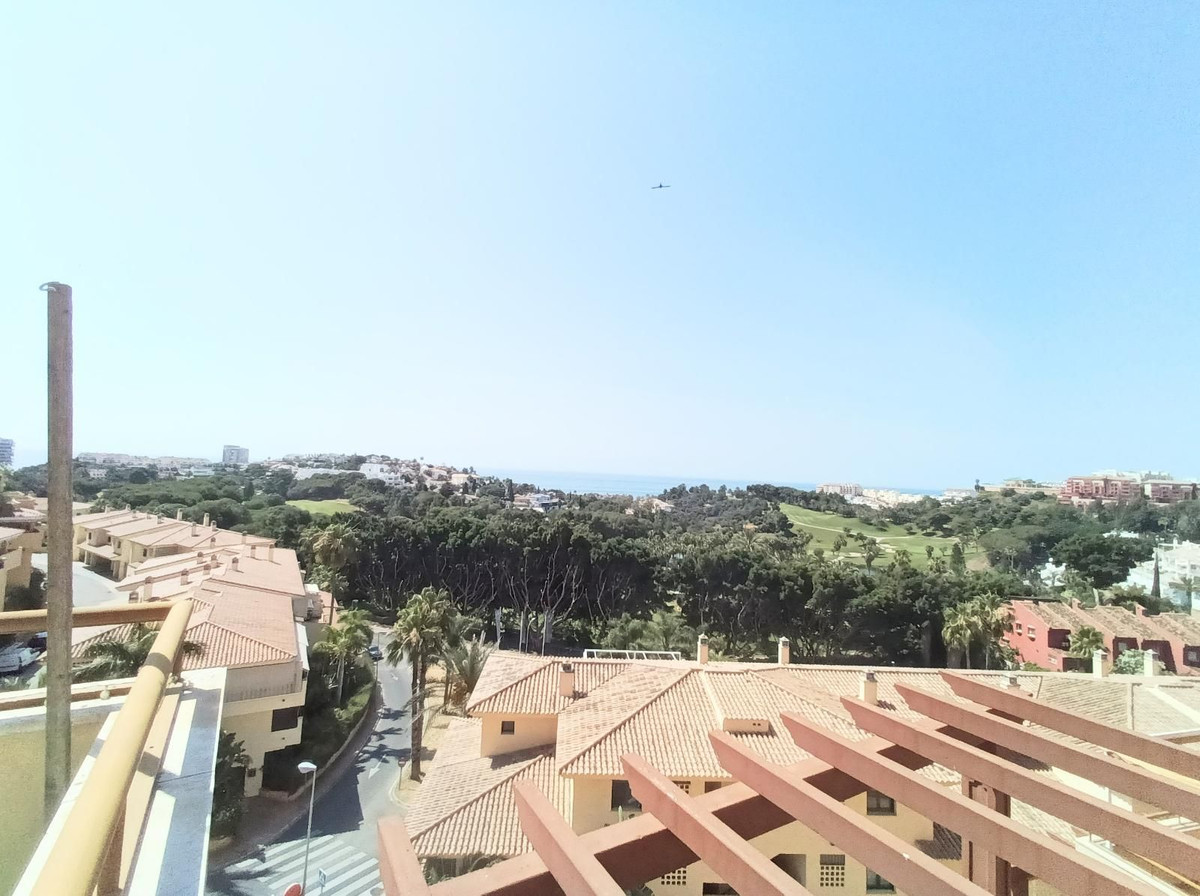 Appartement te koop in Torrequebrada | 4 slaapkamers H5062576
