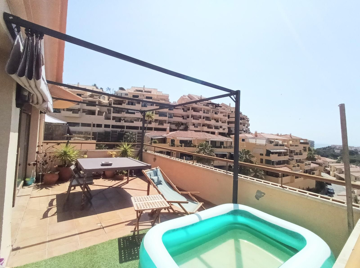 Appartement te koop in Torrequebrada | 4 slaapkamers H5062576