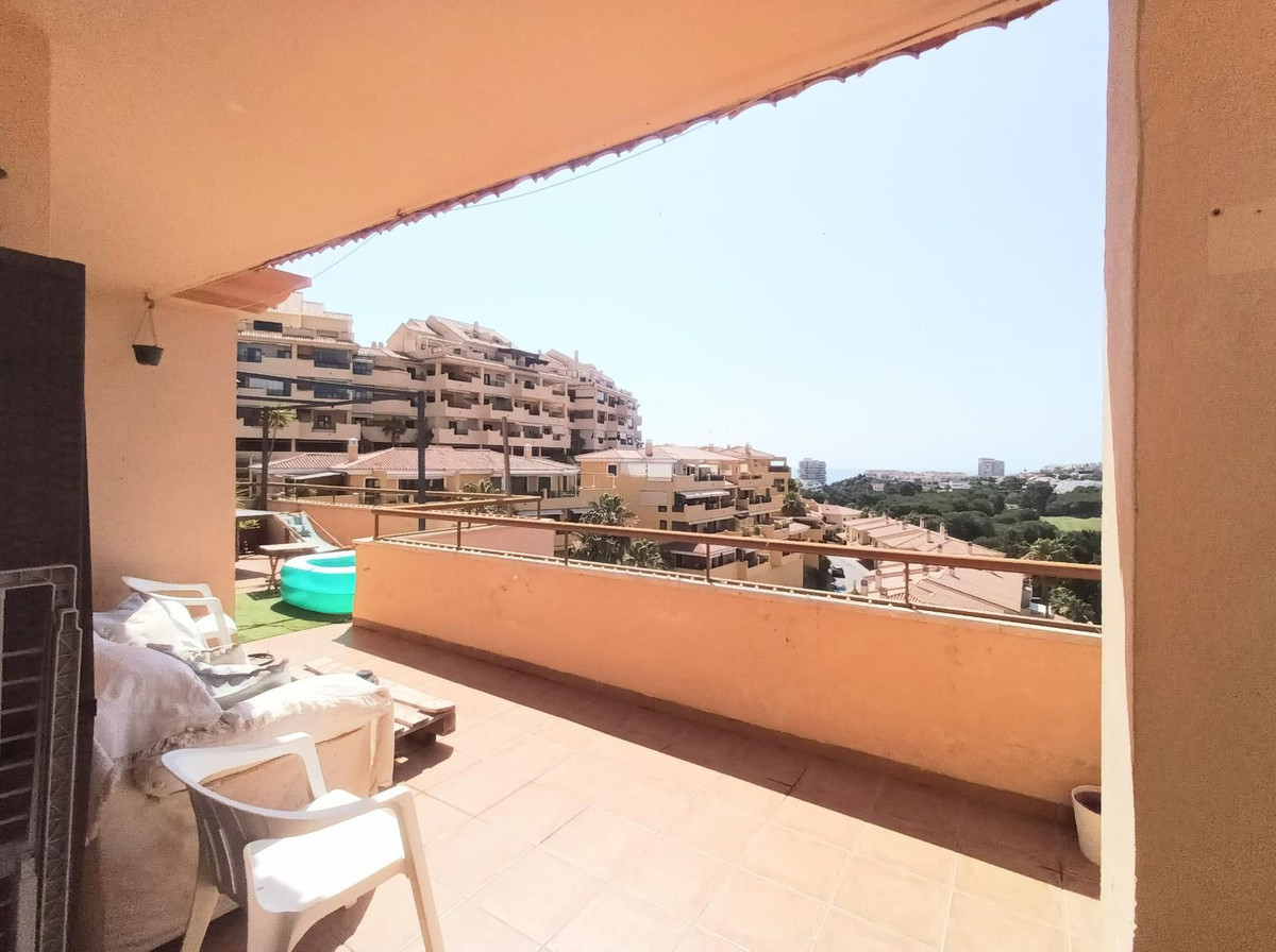 Appartement te koop in Torrequebrada | 4 slaapkamers H5062576