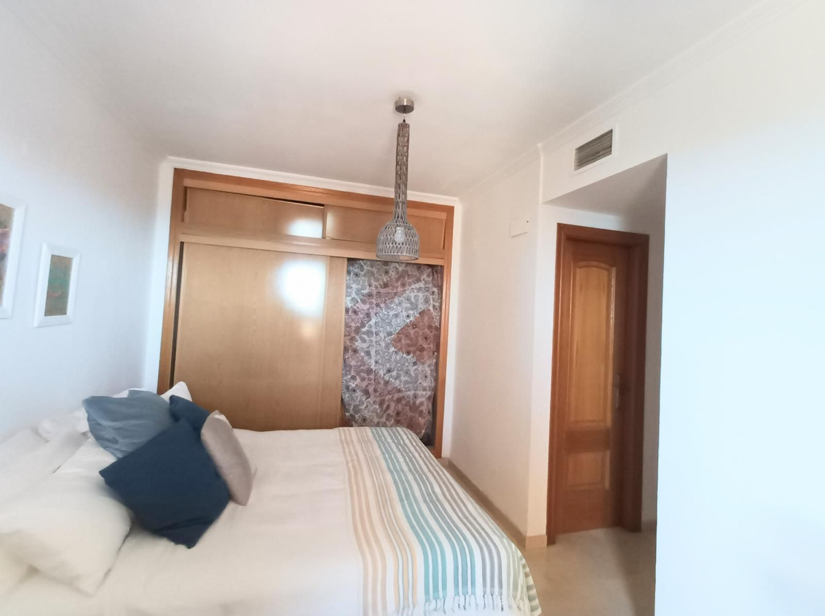 Appartement te koop in Torrequebrada | 4 slaapkamers H5062576