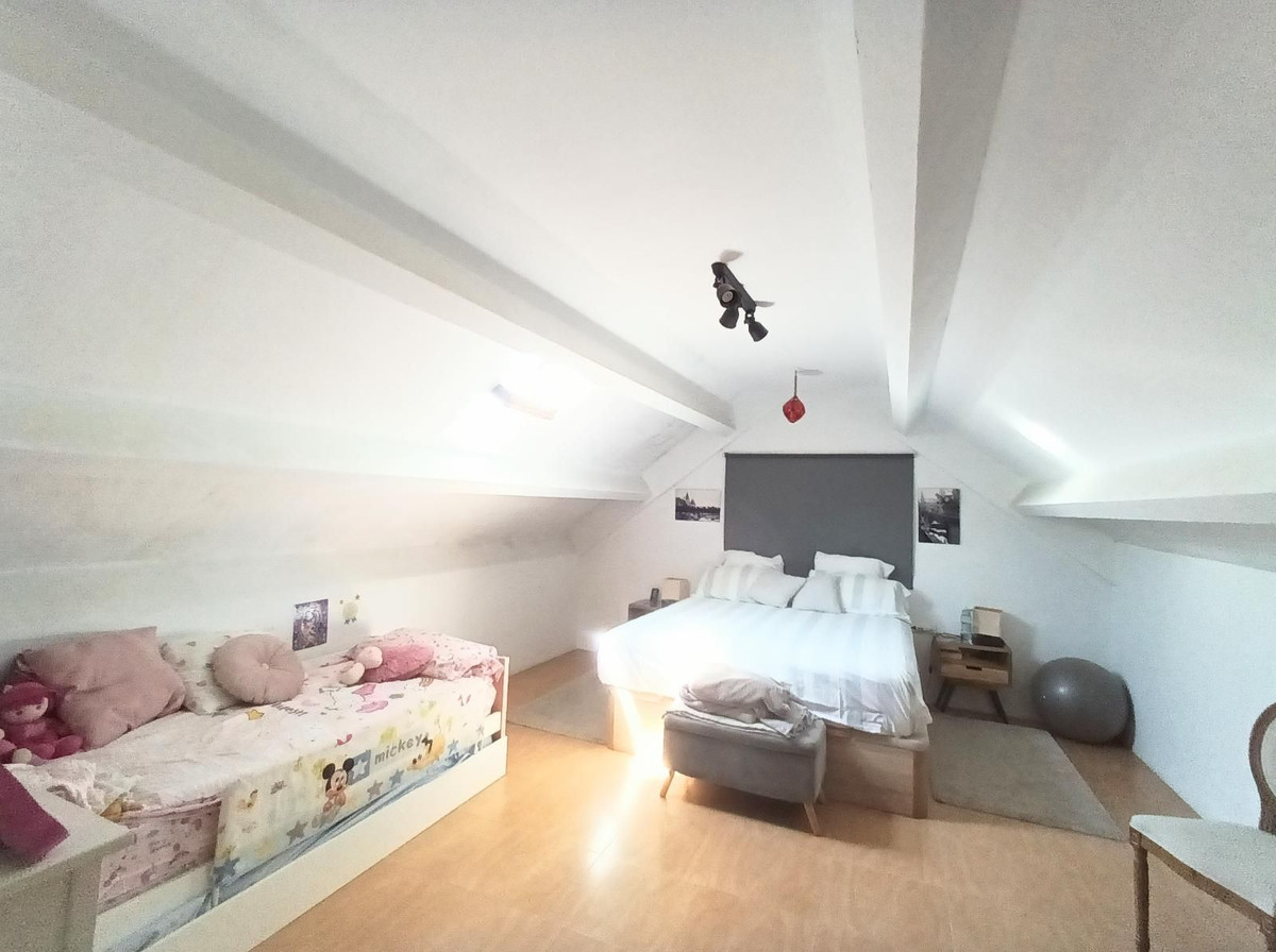 Appartement te koop in Torrequebrada | 4 slaapkamers H5062576